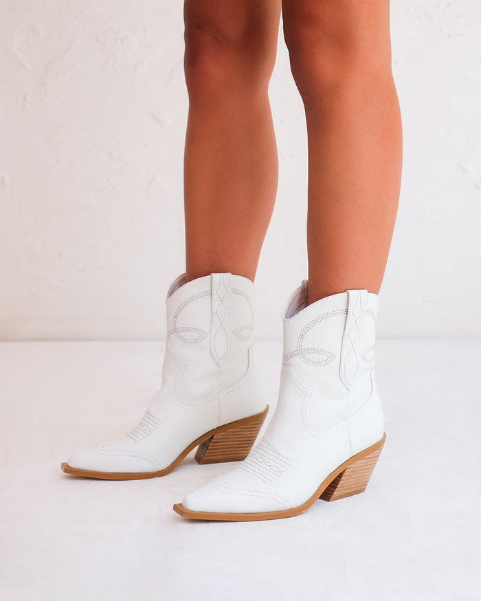 Udel Ankle Boots - White