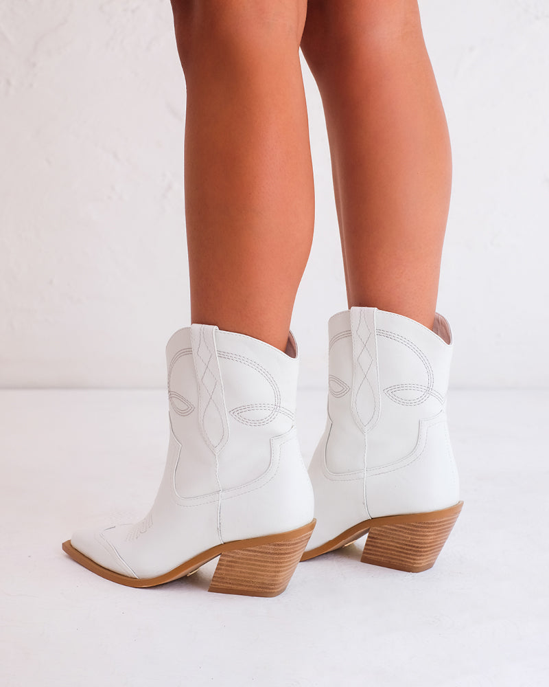 Udel Ankle Boots - White